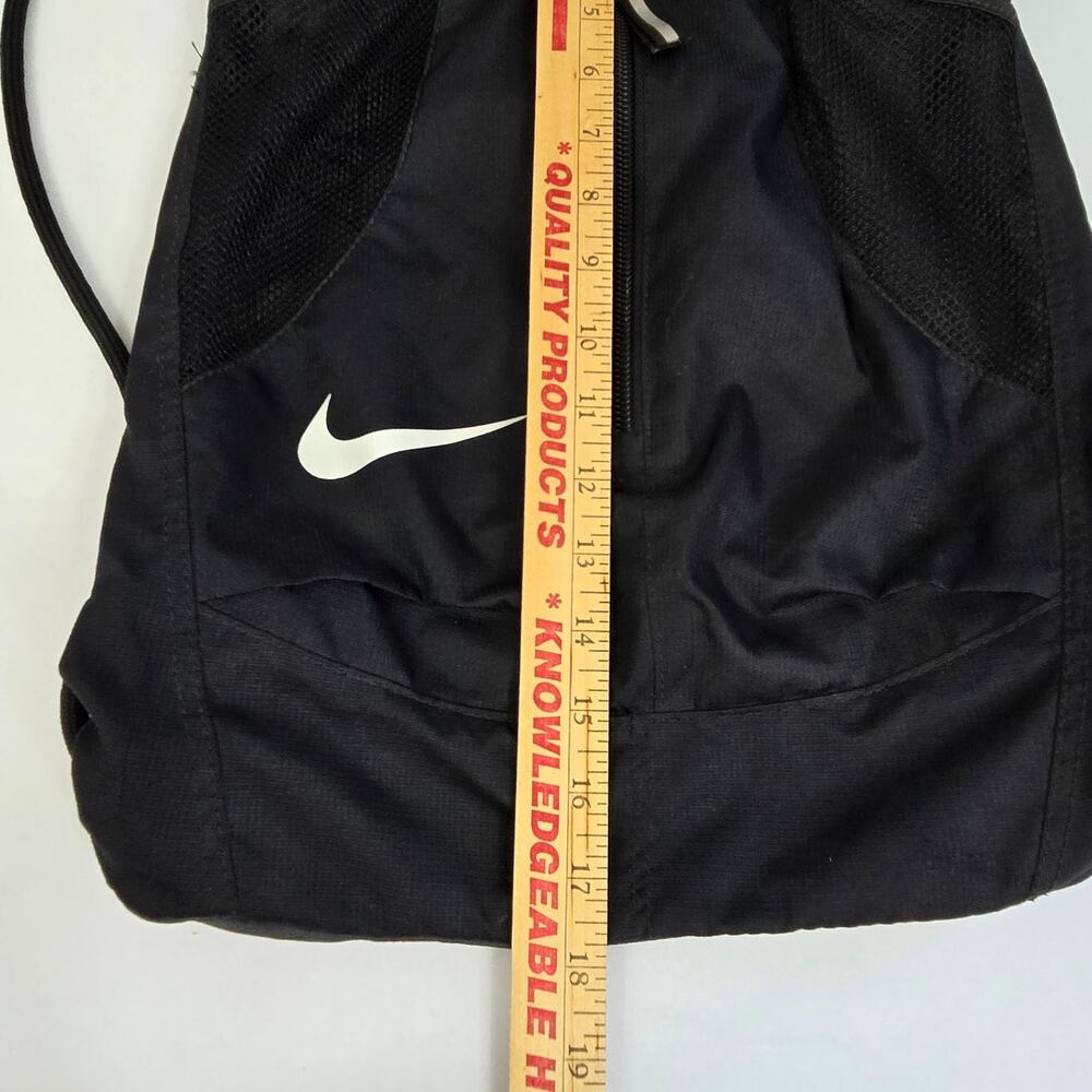 Nike Drawstring Lightweight Black/Gray Backpack Front Zip Pocket 2 Mesh Pockets - Picture 9 of 10